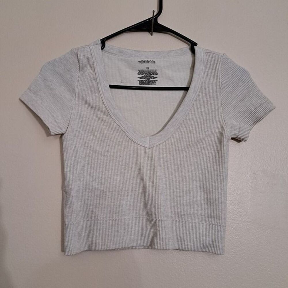 Wild Fable Women's Short Sleeve V-Neck Cropped Top - Size XS, Cream